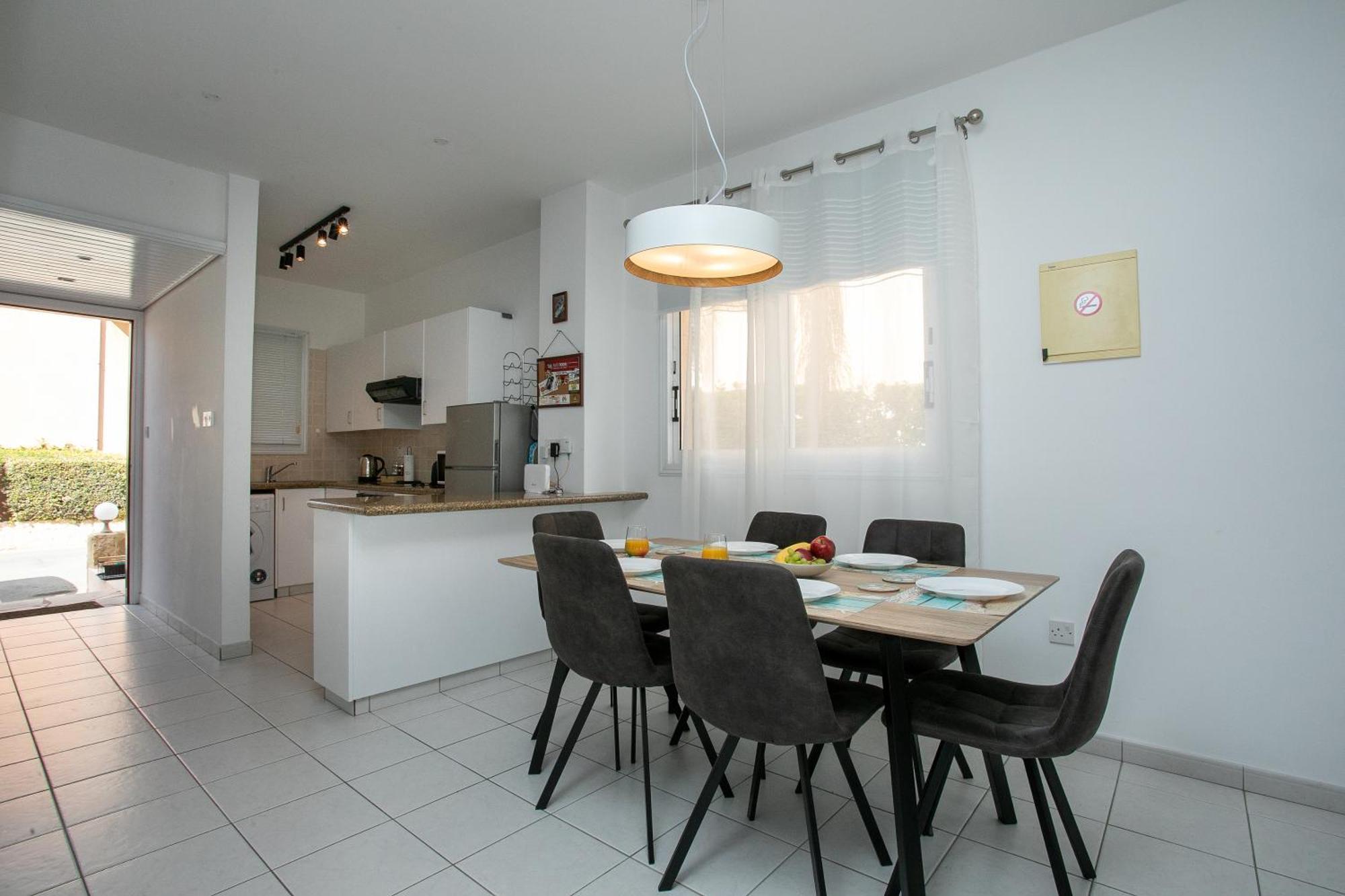 Casa Del Sol Townhouse In Iris Village Paphos Exterior photo
